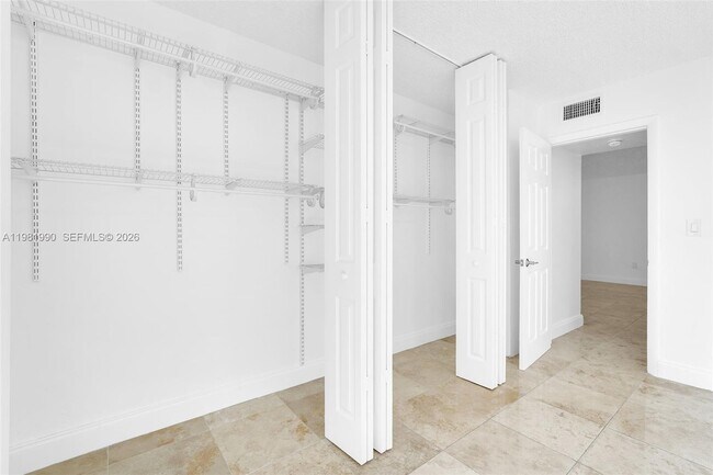 Building Photo - 12101 NE 6th Ave