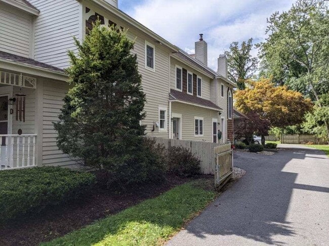 Building Photo - 1439 NY-9P