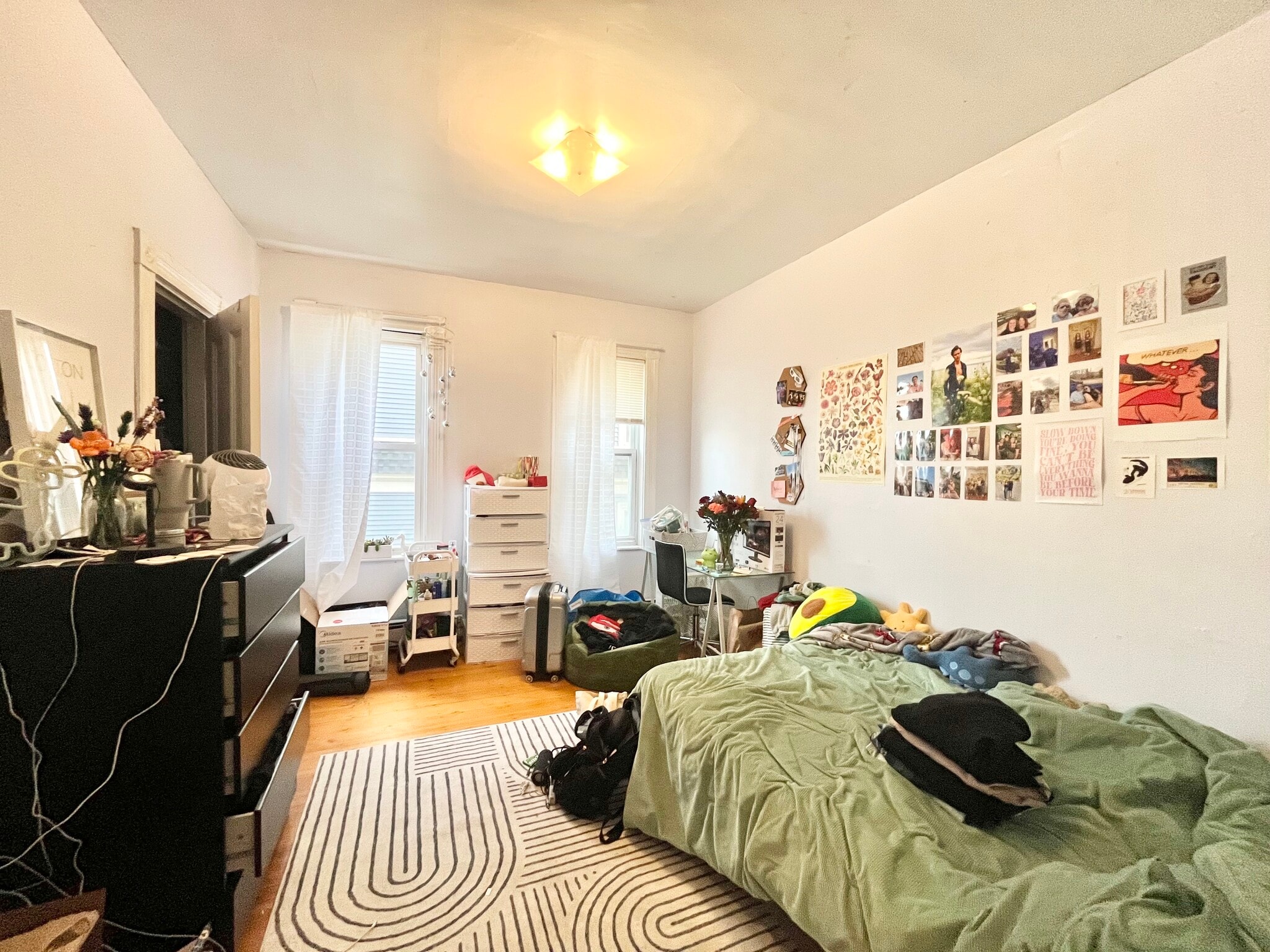 Building Photo - 168 Hillside St