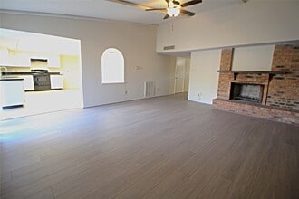 Building Photo - 5327 Karenbeth Dr