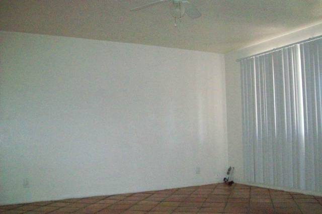 Building Photo - 1018 W 12th Pl