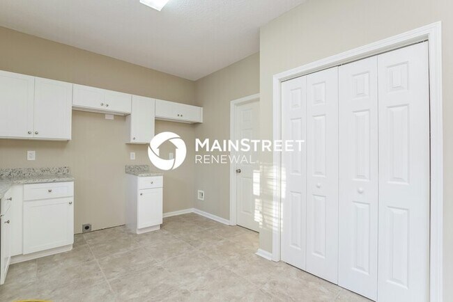 Building Photo - 4 Bedroom Pet-Friendly Home in Douglasville, GA with Main Street Renewal