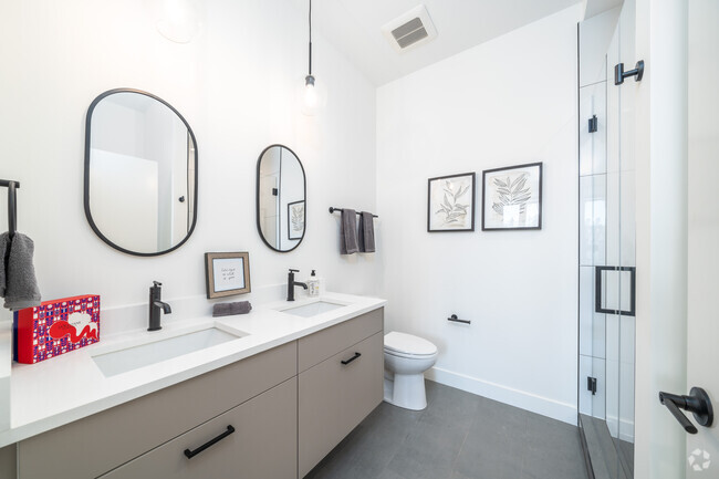 2BR, 2BA - 1,097SF - Primary Bathroom - 3140 Clybourn