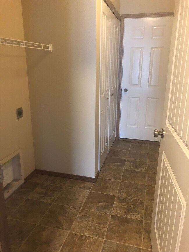 Building Photo - Beautiful Custom Home in The Cove at The radiant Lake Estates