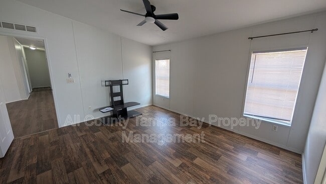 Building Photo - 3753 Oakwood Dr