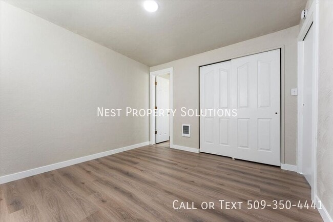 Building Photo - 4460 Circle Pl NE