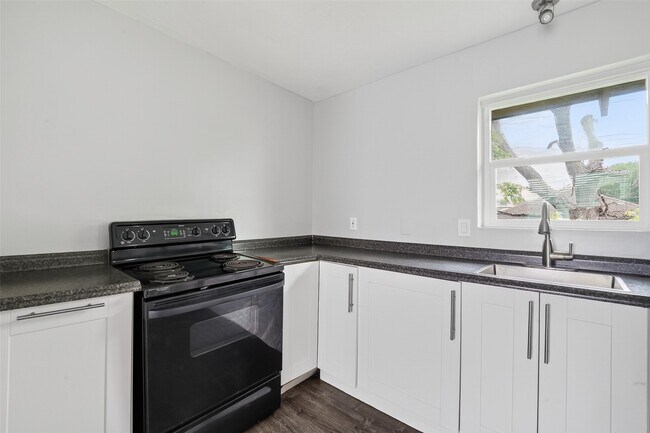 Building Photo - 6832 Avenue I