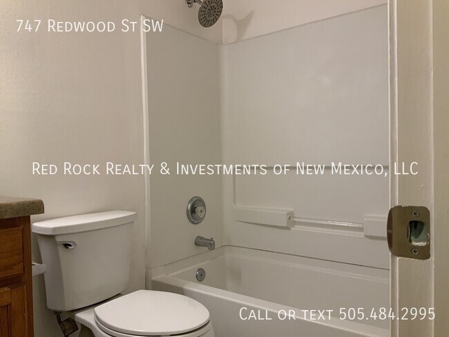 Building Photo - 747 Redwood St SW