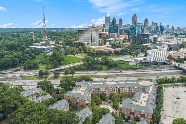 Building Photo - Luxury Townhome Where Midtown Meets Buckhead