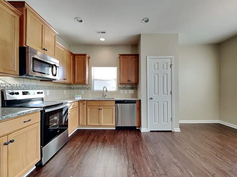 Building Photo - 1433 Ujamaa Dr