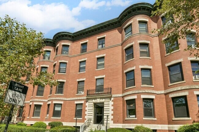 Building Photo - 1060 Beacon St