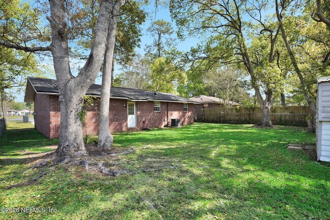 Building Photo - 648 W Oliver St