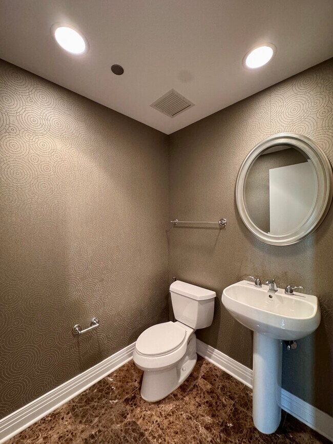 Building Photo - 600 N Lake Shore Dr