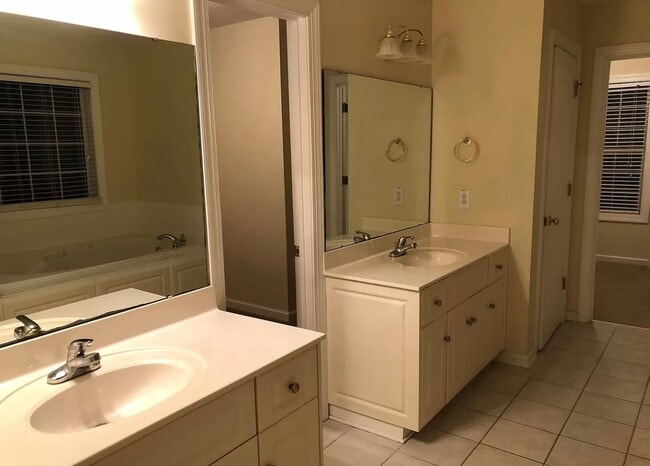 Building Photo - 5 BR/3 Bath in Willow Pointe (Lake Carolina)
