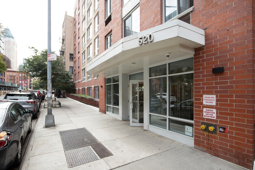 Building Photo - 520 W 48th St