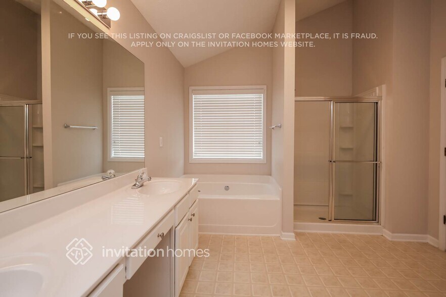 Building Photo - 2010 Charleston Oak Cir