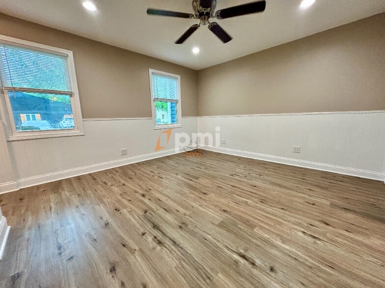 Building Photo - 103 Mc Alpin St