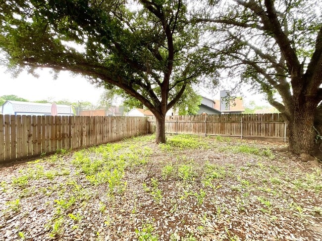 Building Photo - *MOVE IN SPECIAL* 2-Story 3 Bedroom / 2.5 Bath Home Near Lackland AFB!