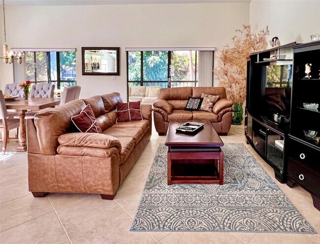 Building Photo - 10771 Palm Lake Ave