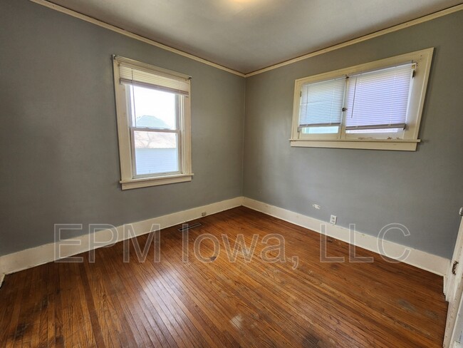 Building Photo - 507 3rd Ave SE
