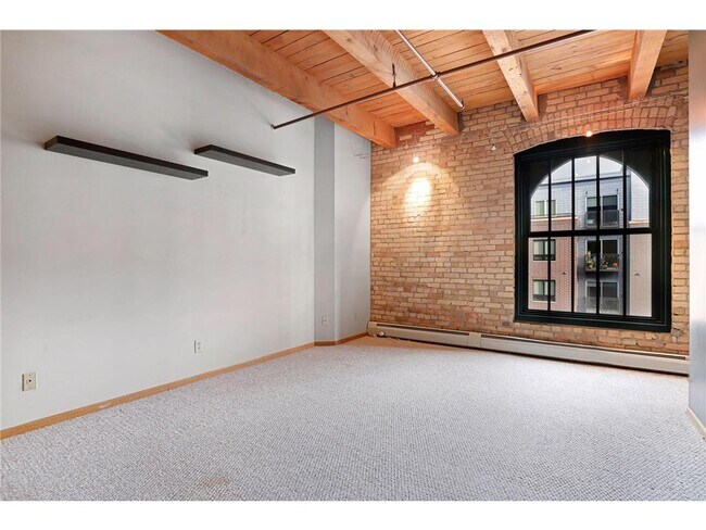 Building Photo - 400 N 1st St