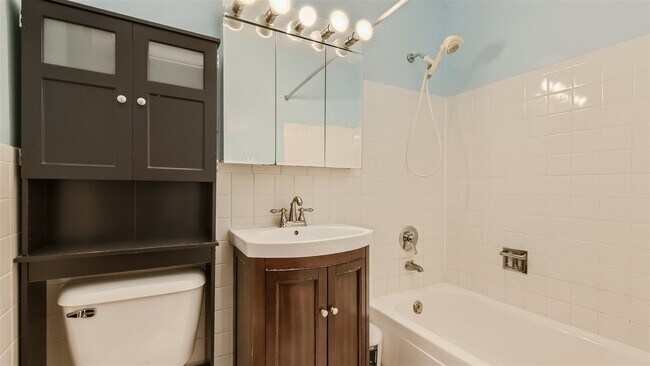 Building Photo - 8936 N Parkside Ave