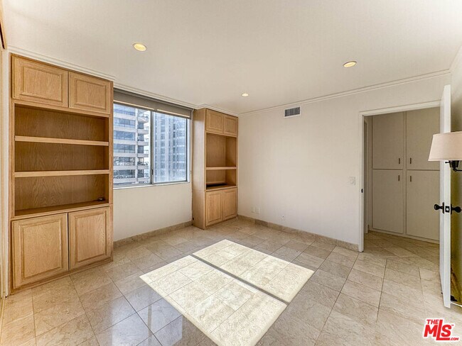 Building Photo - 10751 Wilshire Blvd