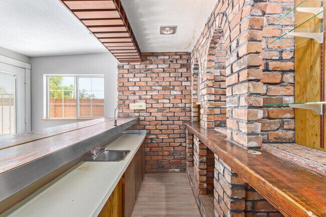 Building Photo - 1918 E Palmcroft Dr