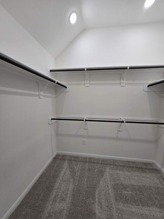 Building Photo - 1420 Florecer Ln