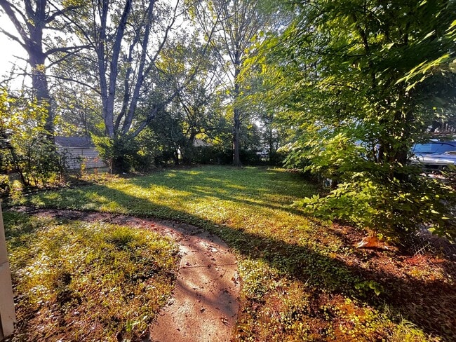 Building Photo - A Nice 2 Bedroom Home Near Church Hills Downs