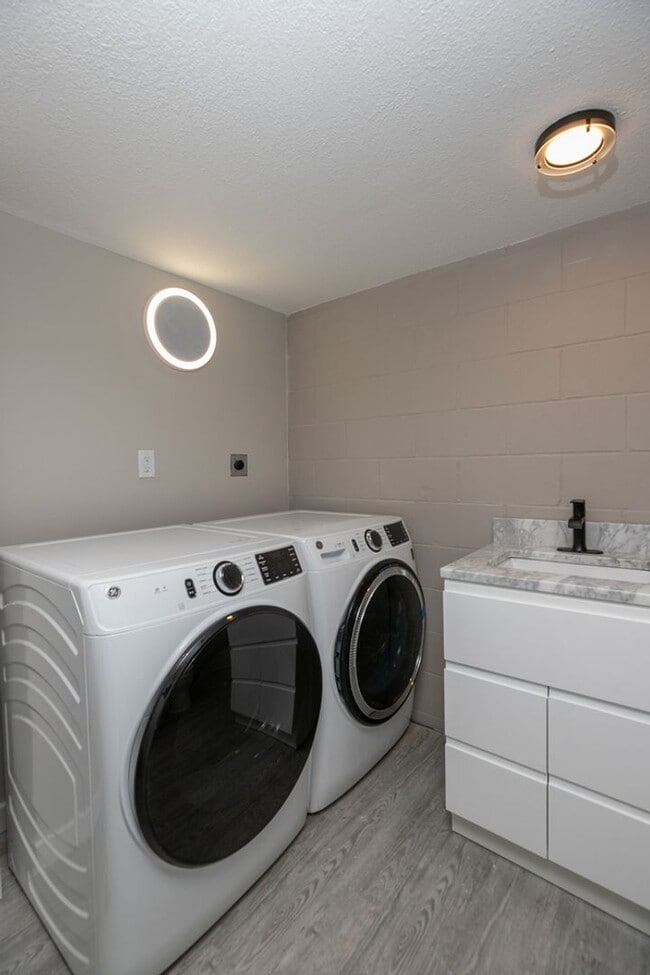 Building Photo - Renovated Beautiful Single Family House