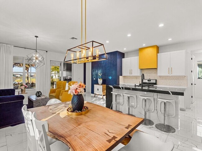 Building Photo - 11828 SW Lyra Dr.