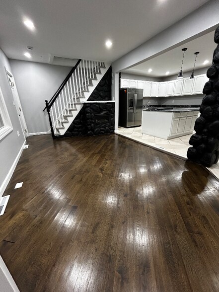 Building Photo - 84 Congress St