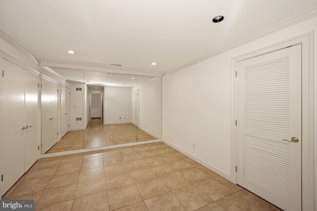 Building Photo - 7711 Brookville Rd