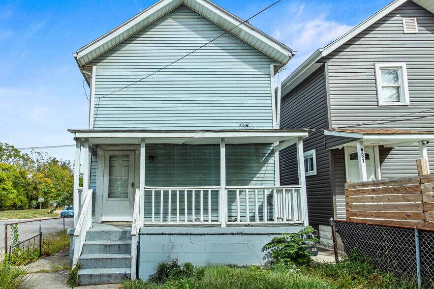 Building Photo - 977 E 17th Ave