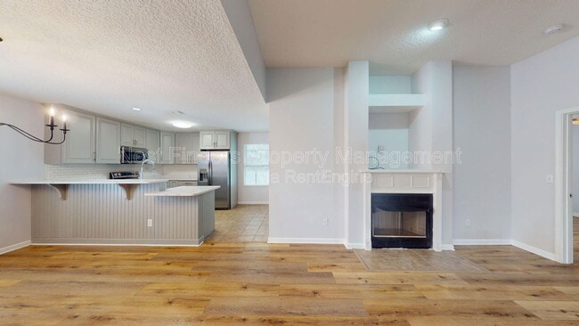 Building Photo - 13290 Pacemaker Dr