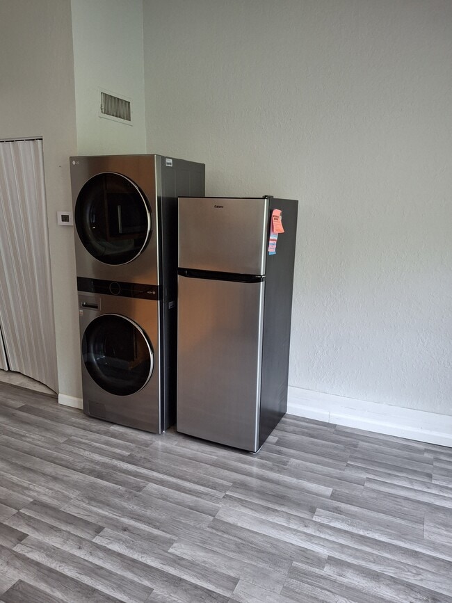 Building Photo - 150 SWS Dr