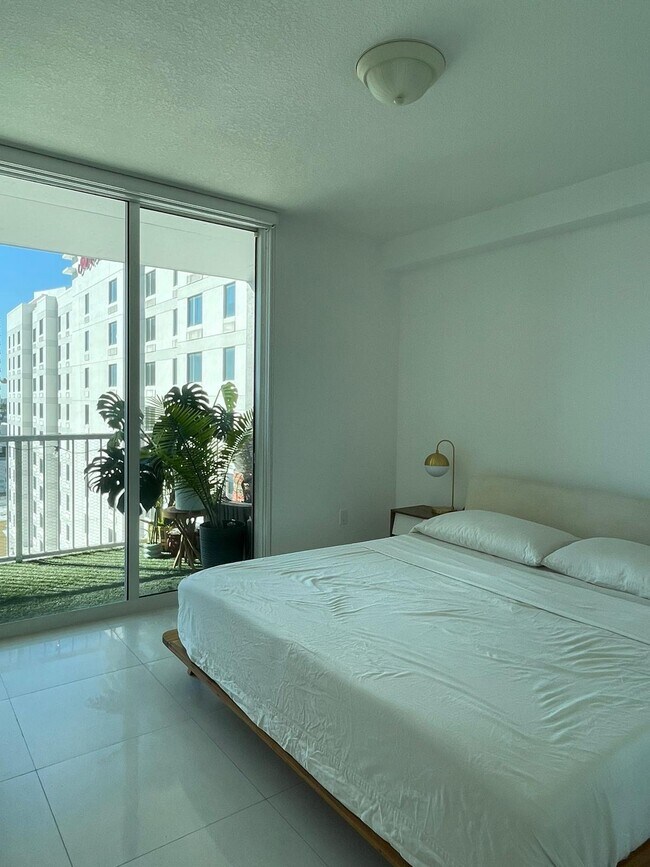 Building Photo - 1250 S Miami Ave