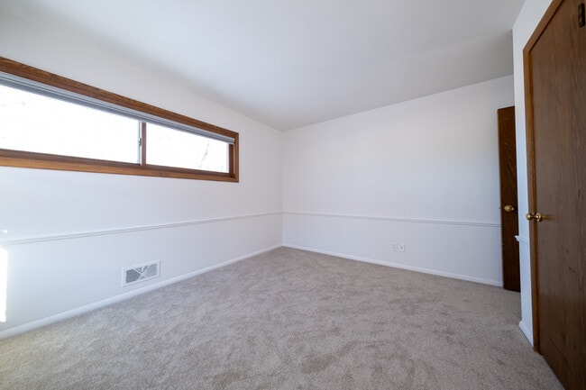 Building Photo - 5209 W 61st St