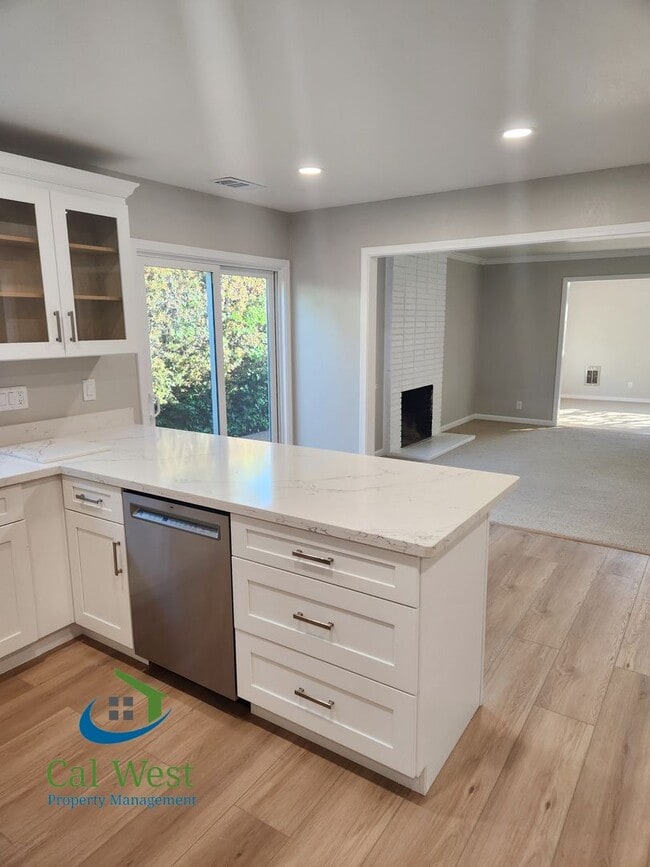 Building Photo - $6295 - Spacious 4 Bed/2 Bath Los Gatos Home with Air Conditioning/Award Winning Schools