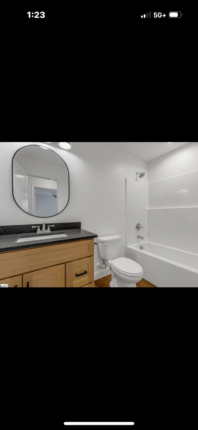 Primary Photo - 215 W Simmons St