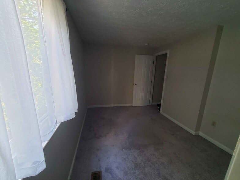 Building Photo - 5993 Rowanberry Dr