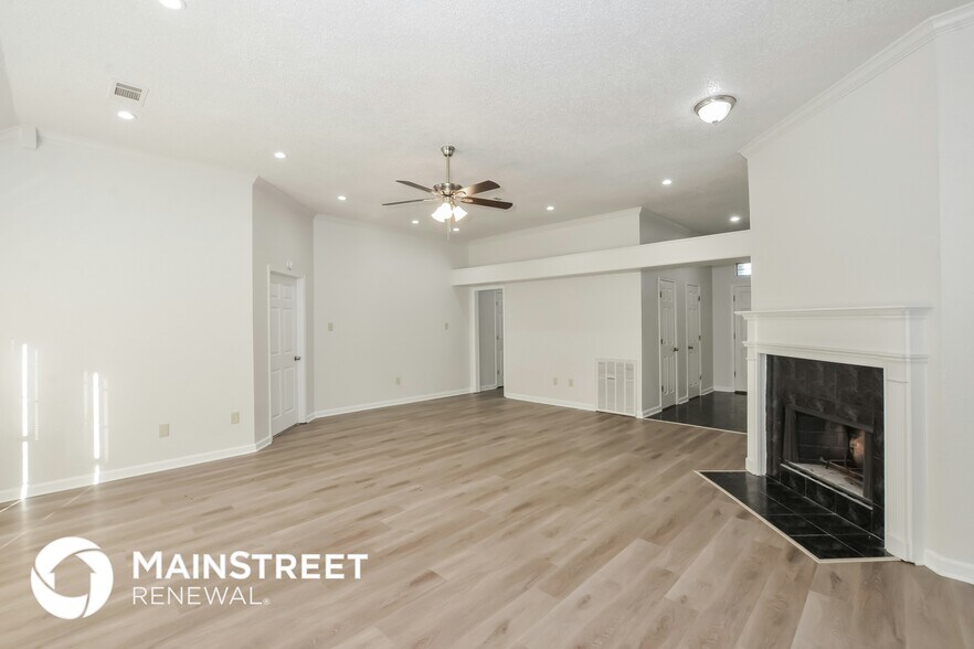 Building Photo - 6650 Spencer Forest Cove W