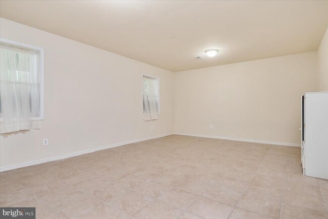 Building Photo - 11109 Hillsdale Dr