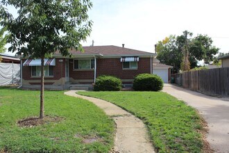 Building Photo - Stunning 3 bedroom/ 1 3/4 bath Ranch in Ha...