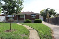 Building Photo - Stunning 3 bedroom/ 1 3/4 bath Ranch in Ha...