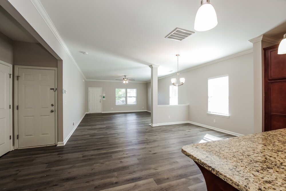 Building Photo - 1020 Sapphire Dr