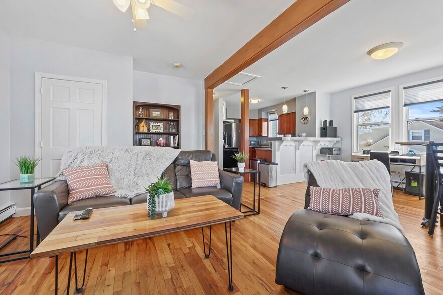 Building Photo - 372 Broadway