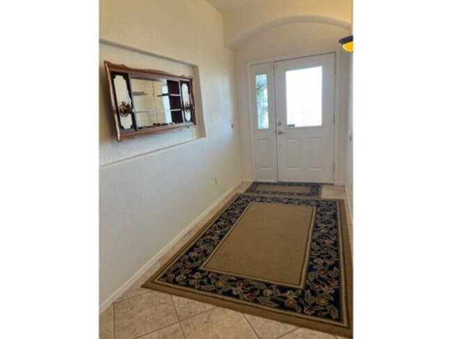 Building Photo - Fully Furnished Winter Rental