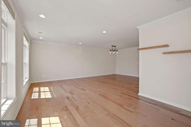 Building Photo - 43144 Thoroughfare Gap Terrace